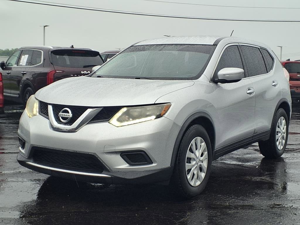 Used 2015 Nissan Rogue S with VIN KNMAT2MT3FP558114 for sale in Cincinnati, OH