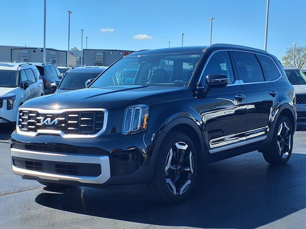 2023 Kia Telluride S photo 2
