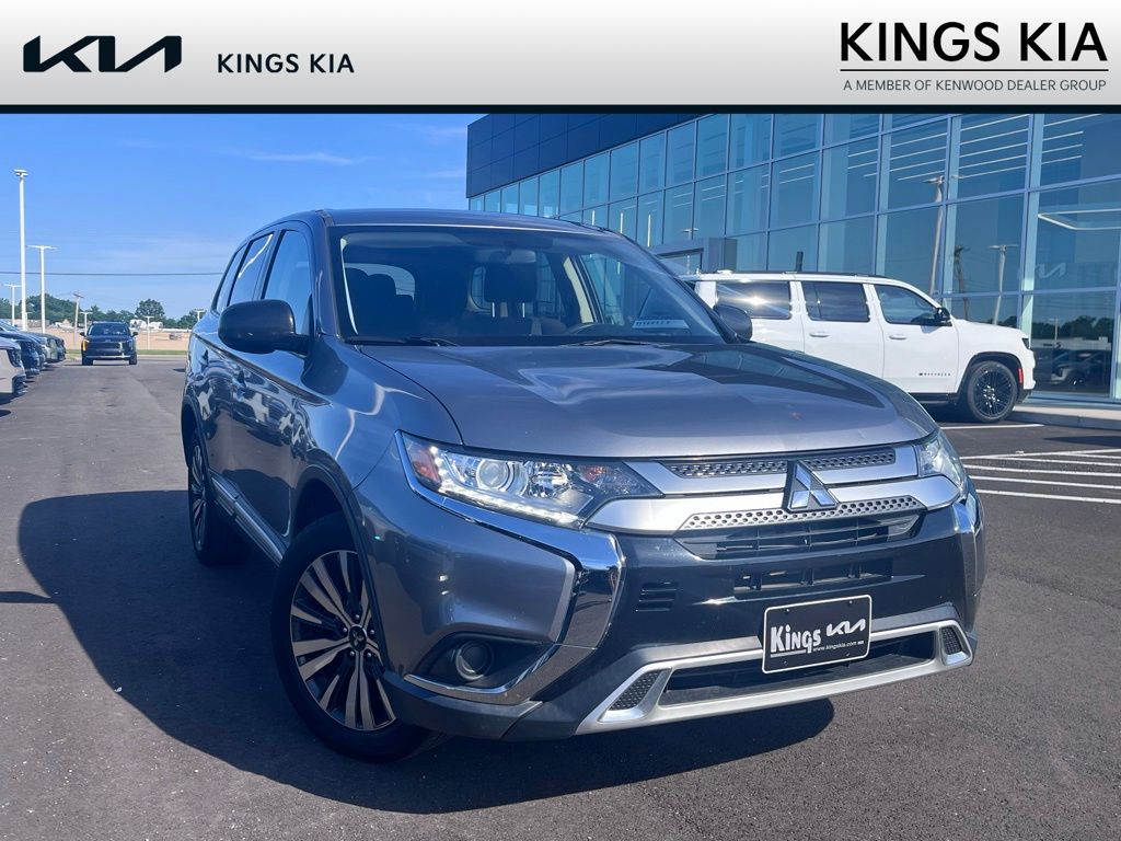 2019 Mitsubishi Outlander ES S-AWC's photo