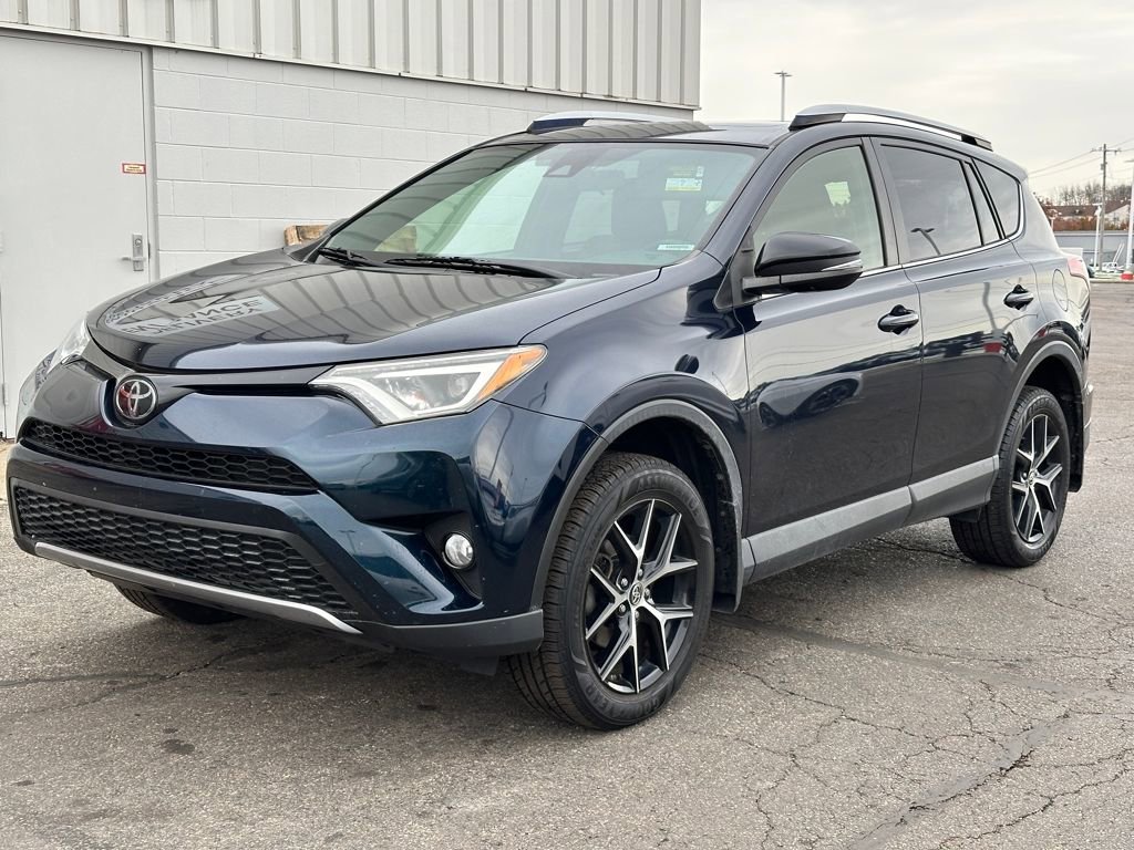 2017 Toyota RAV4 SE photo 2