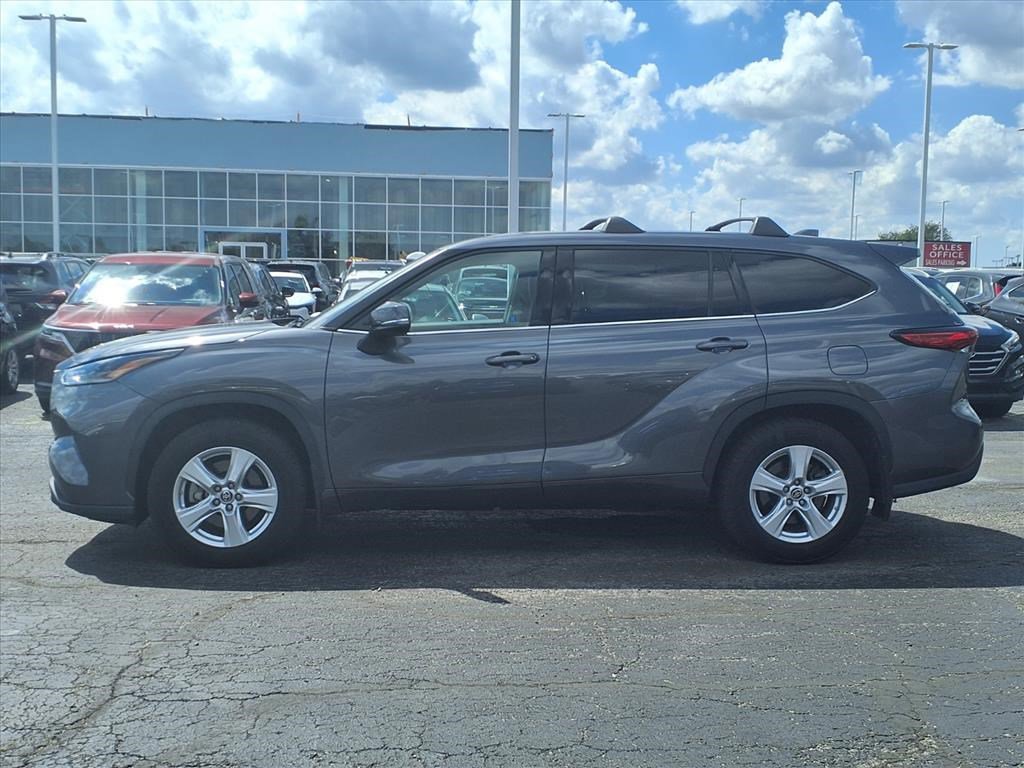 2021 Toyota Highlander LE photo 3
