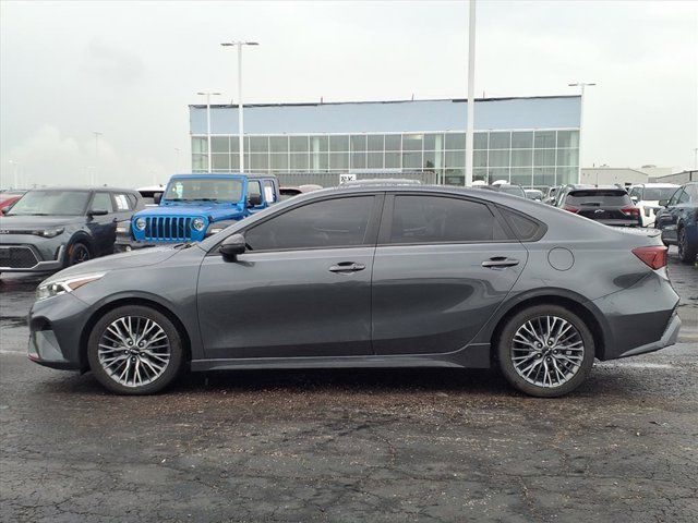 2022 Kia Forte GT-Line photo 3