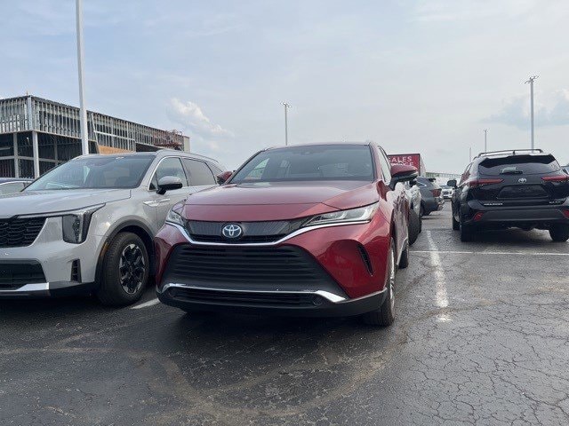 Used 2022 Toyota Venza XLE with VIN JTEAAAAH9NJ112319 for sale in Cincinnati, OH
