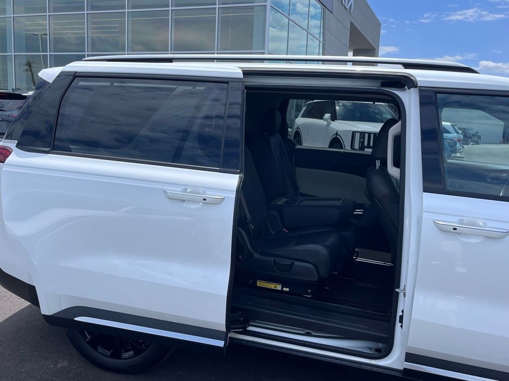 Certified 2024 Kia Carnival SX Minivan/Van