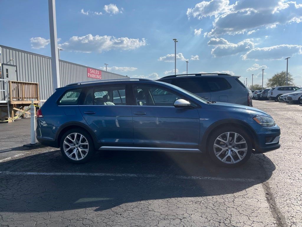 2017 Volkswagen Golf Alltrack TSI SEL photo 2