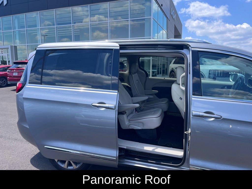 Used 2019 Chrysler Pacifica Limited Minivan/Van