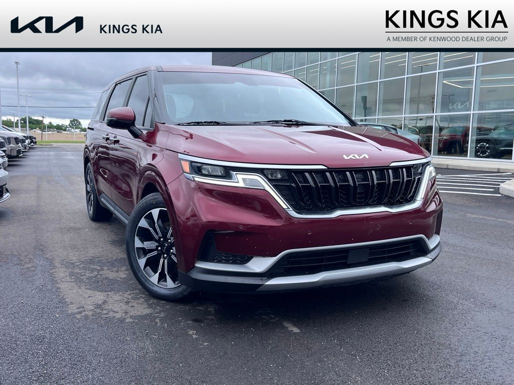 2022 Kia Sedona EX's photo