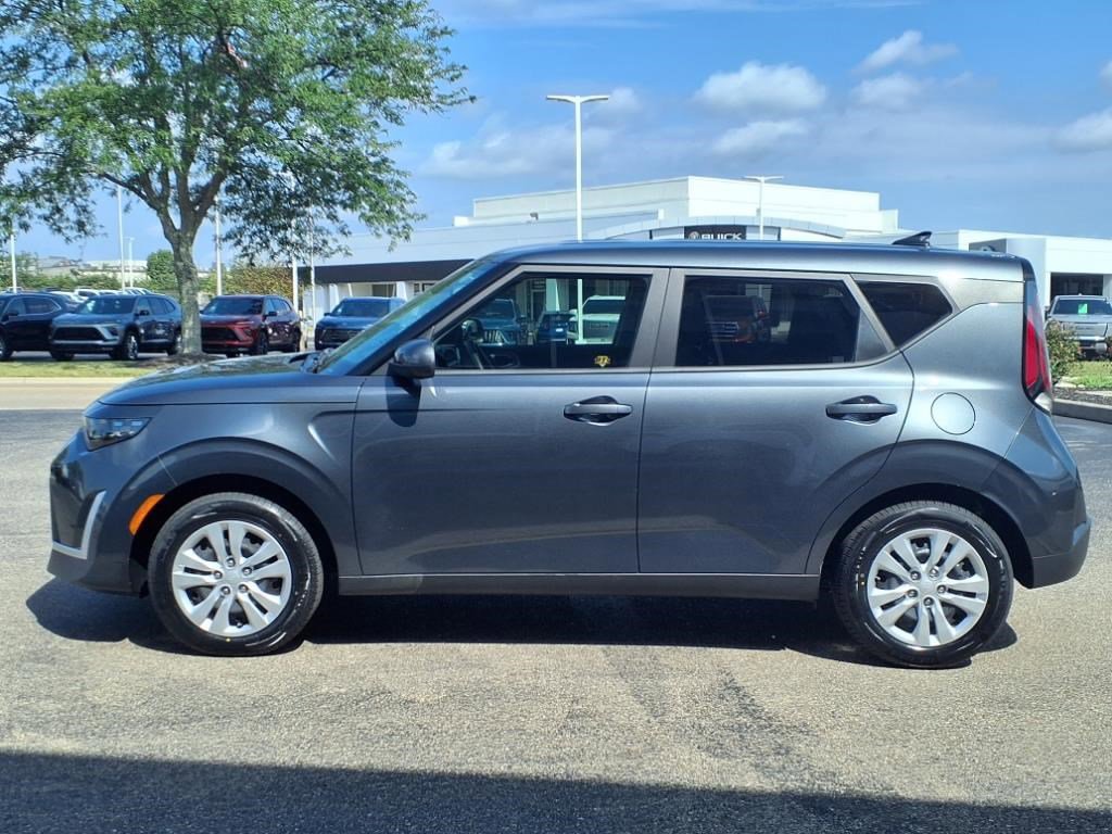 2023 Kia Soul LX photo 3