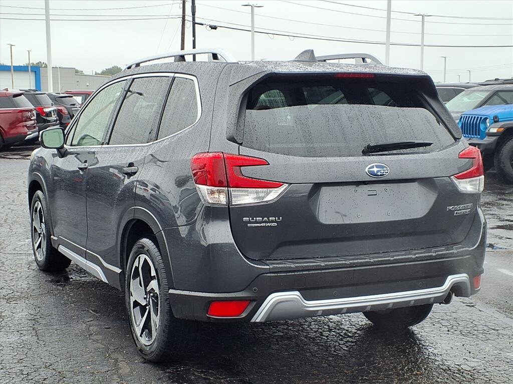 2022 Subaru Forester Touring photo 2