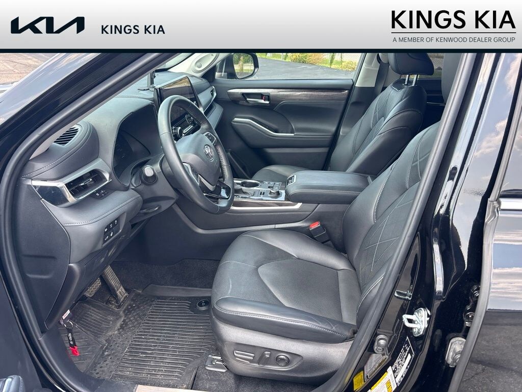 Used 2024 Toyota Highlander Platinum SUV
