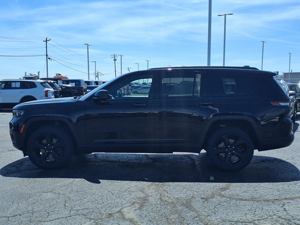 2022 Jeep Grand Cherokee Altitude photo 2