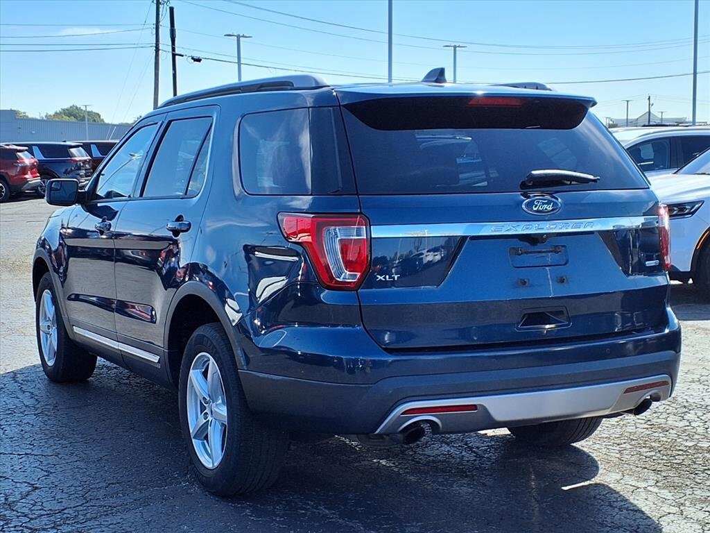2017 Ford Explorer XLT photo 4