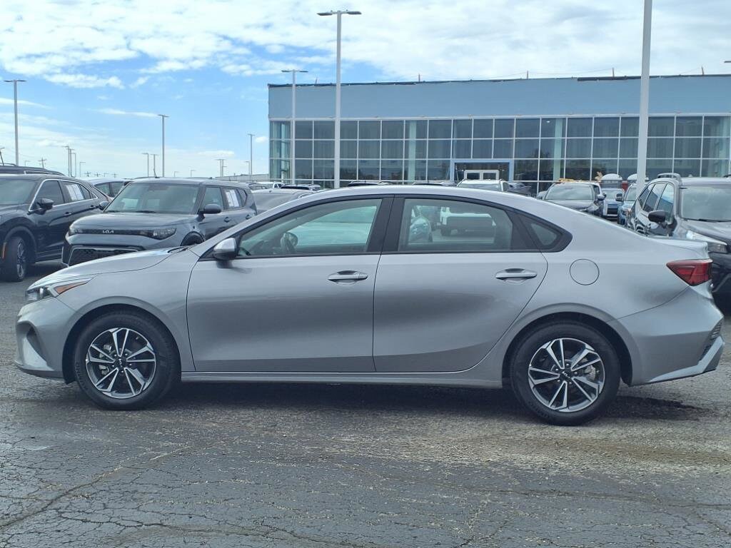 2024 Kia Forte LXS photo 3