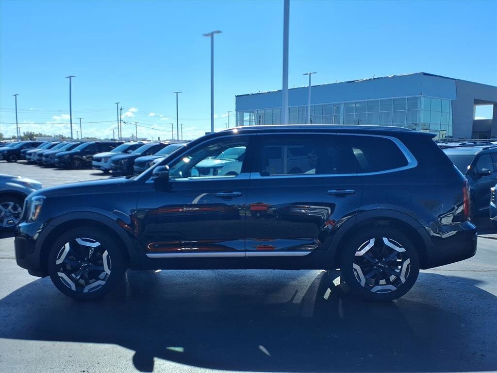 2023 Kia Telluride S photo 3