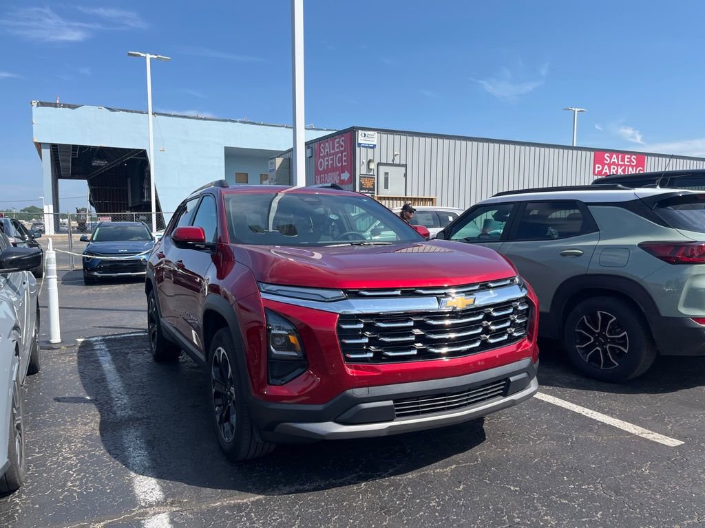 2025 Chevrolet Equinox LT photo 3