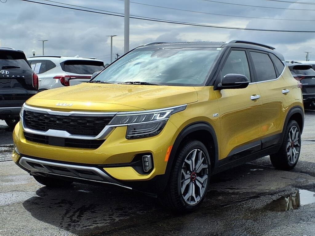 2023 Kia Seltos SX photo 2