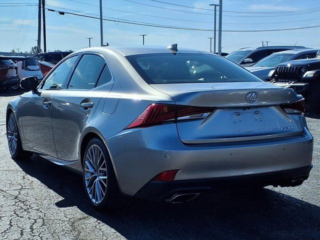 2017 Lexus IS 300 photo 3