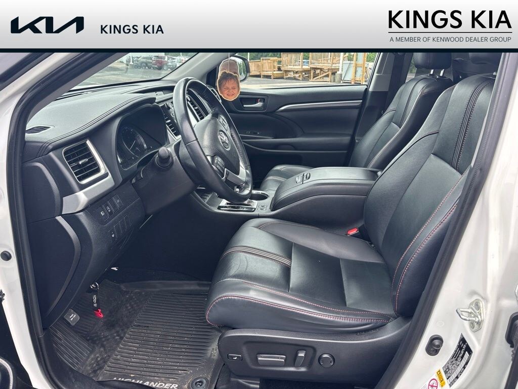 Used 2019 Toyota Highlander SE SUV