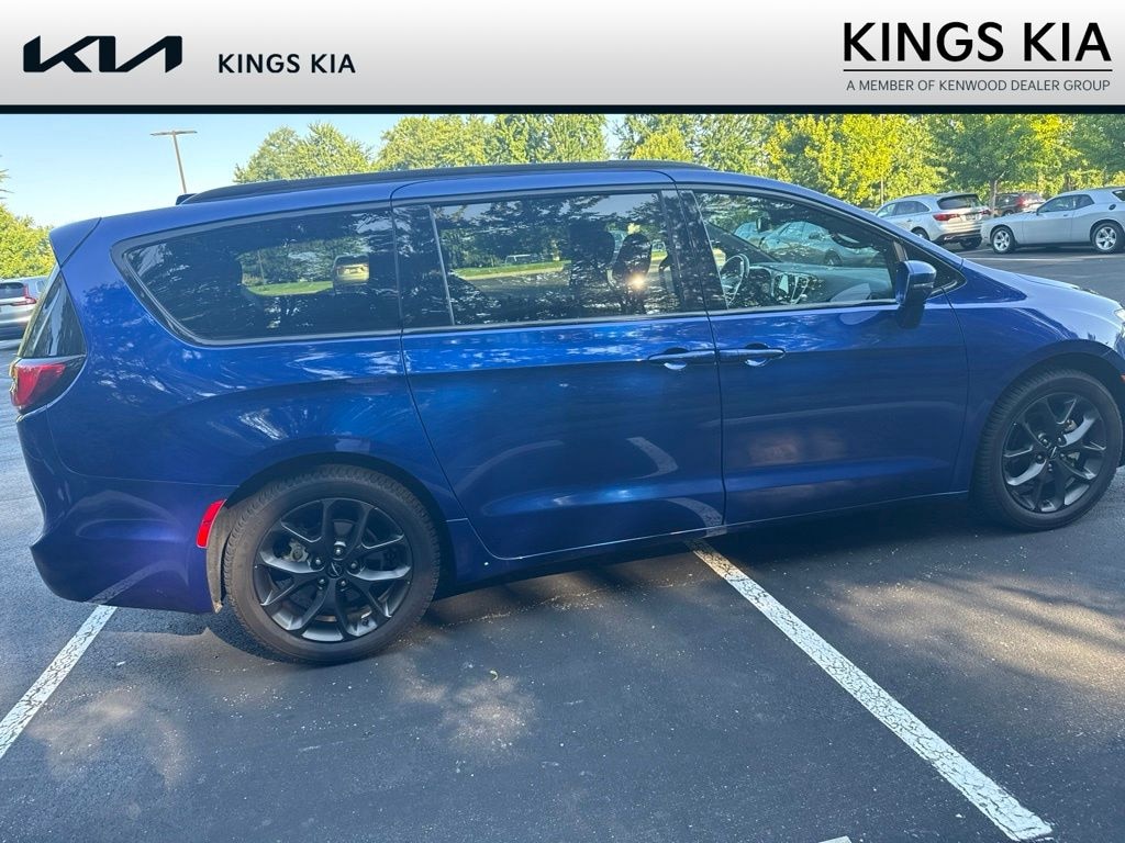 Used 2021 Chrysler Pacifica Touring Minivan/Van