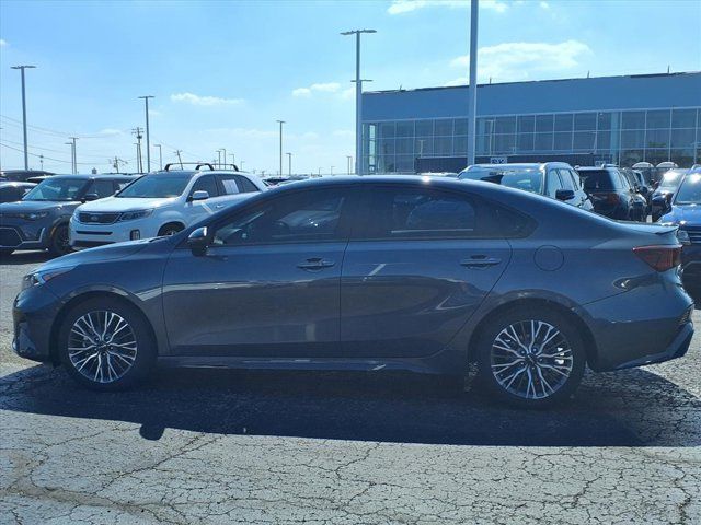 2023 Kia Forte GT-Line photo 3
