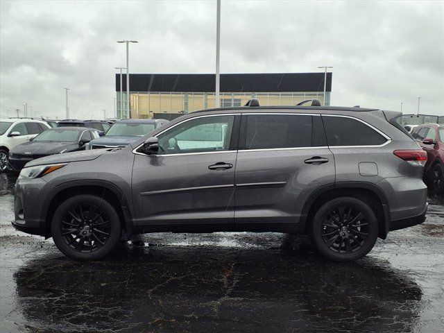 2019 Toyota Highlander SE photo 2