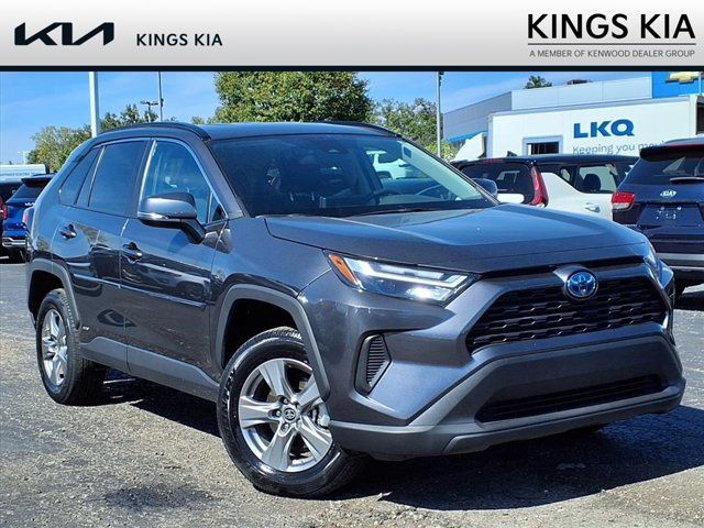 2024 Toyota RAV4 LE's photo