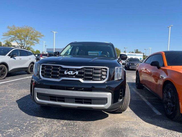 2023 Kia Telluride S photo 2