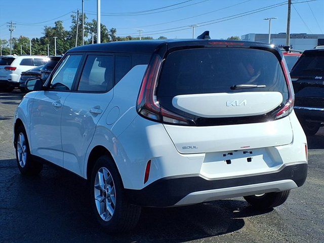 2025 Kia Soul S photo 3