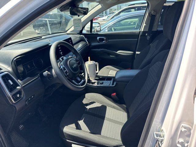 2023 Kia Sorento LX photo 2