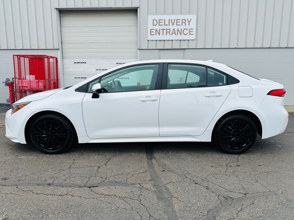 2024 Toyota Corolla LE photo 4