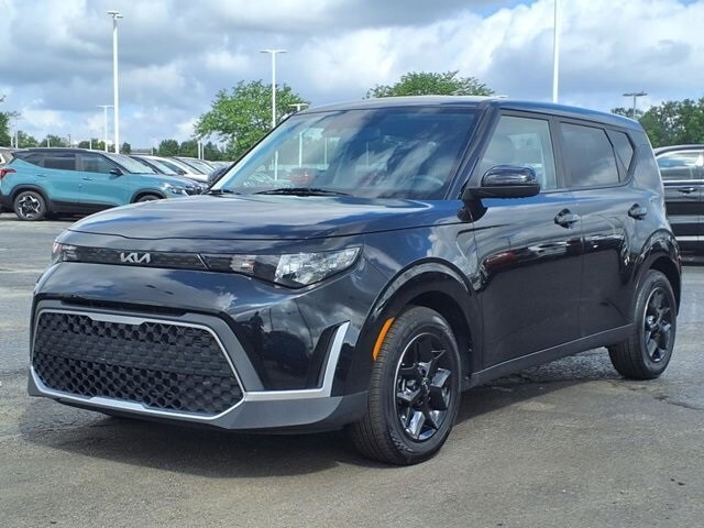 2023 Kia Soul LX photo 2