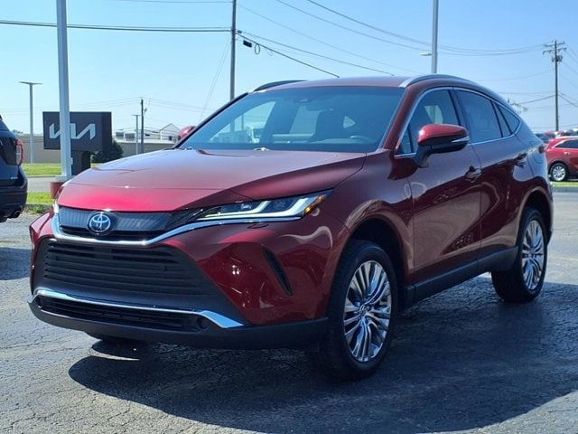 Used 2022 Toyota Venza XLE with VIN JTEAAAAH9NJ112319 for sale in Cincinnati, OH