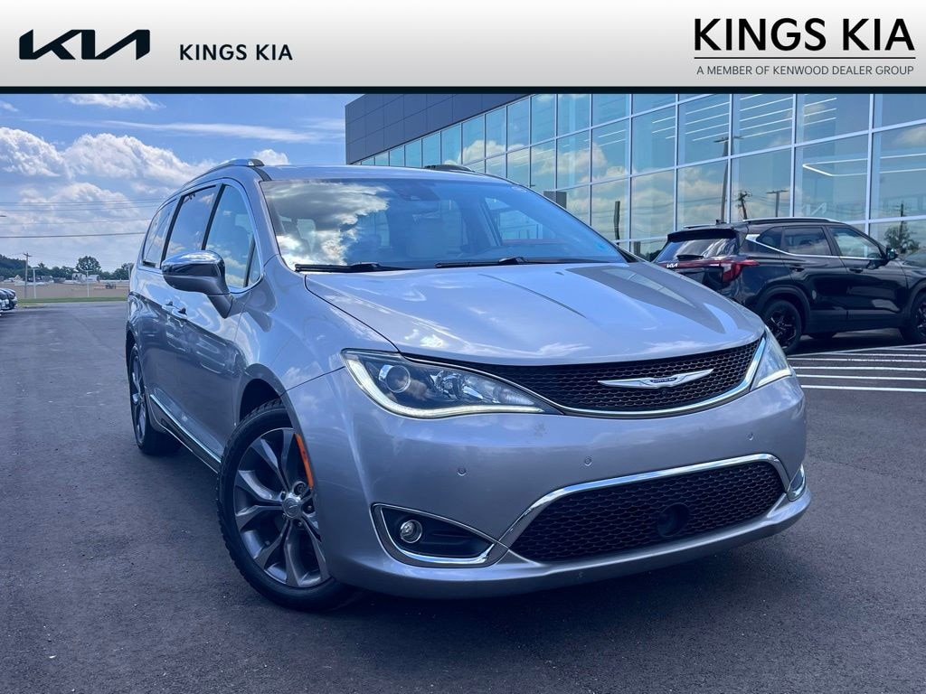 Used 2019 Chrysler Pacifica Limited Minivan/Van