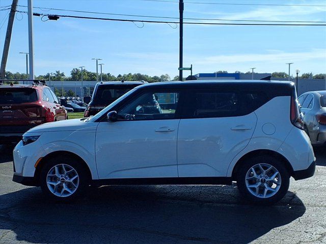 2025 Kia Soul S photo 2
