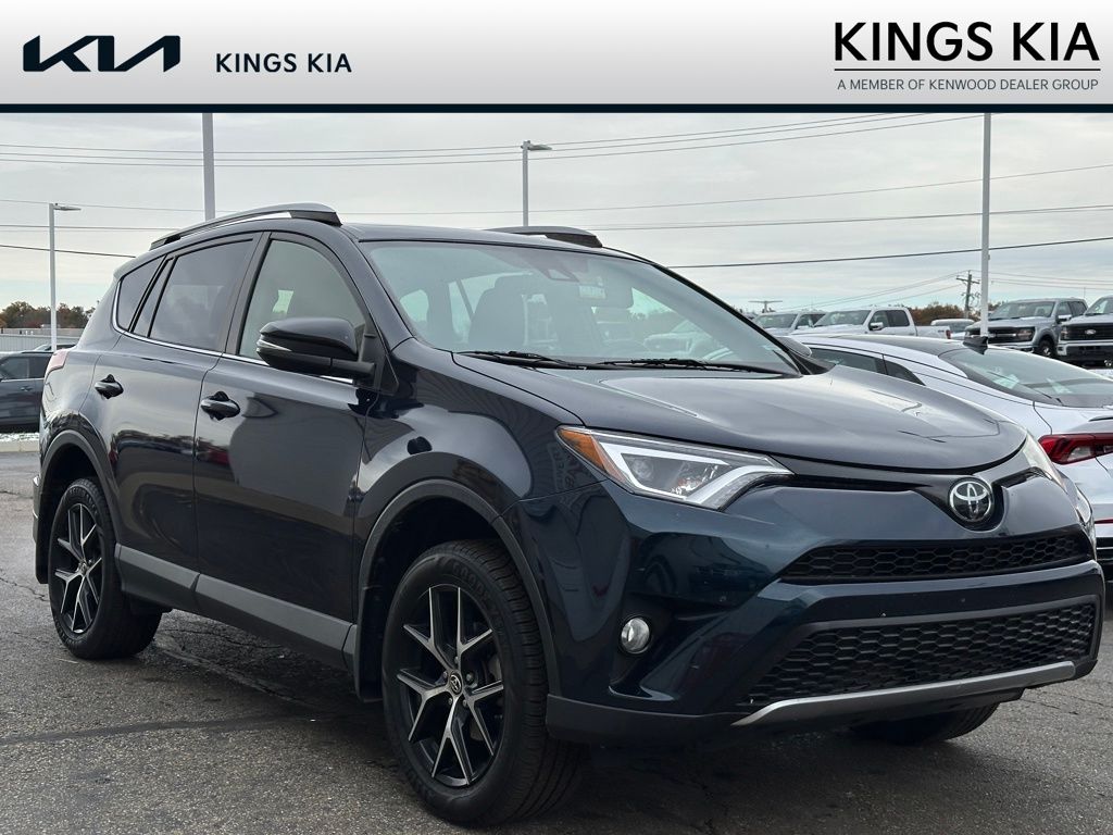 2017 Toyota RAV4 SE's photo