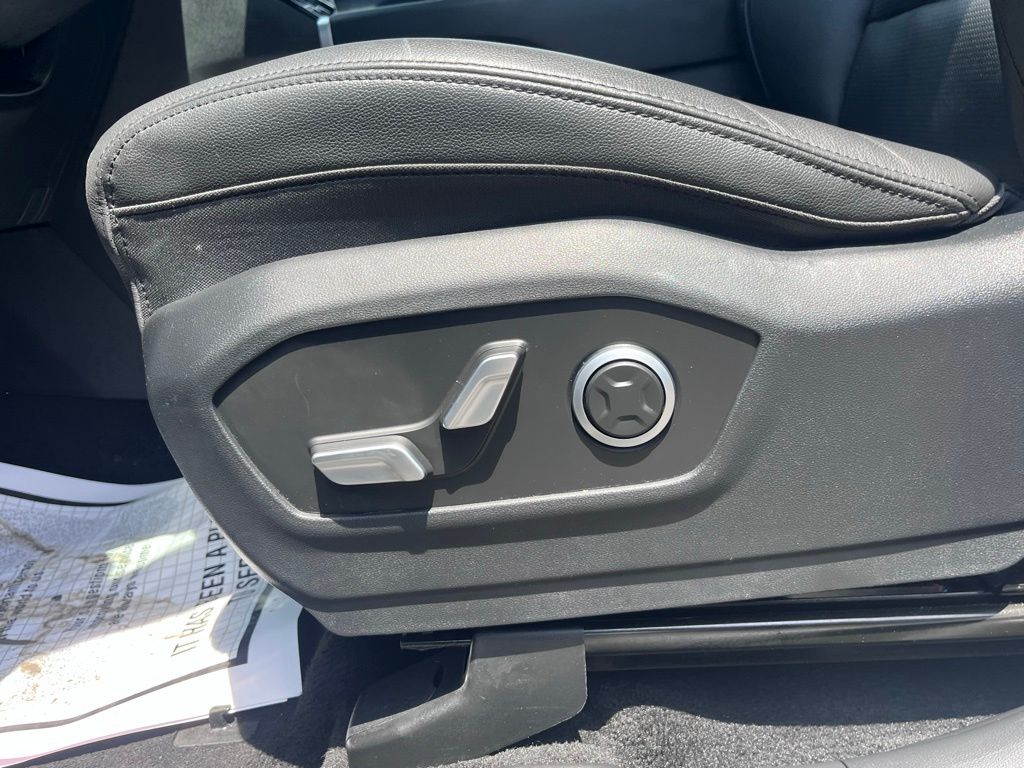 2025 Hyundai Santa Fe Limited - Photo 10
