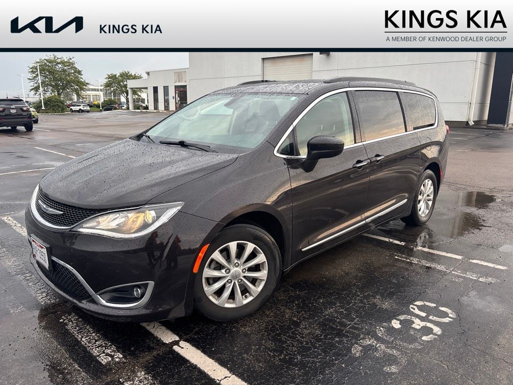 Used 2017 Chrysler Pacifica Touring L Minivan/Van