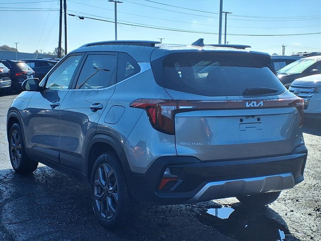 2024 Kia Seltos S photo 3