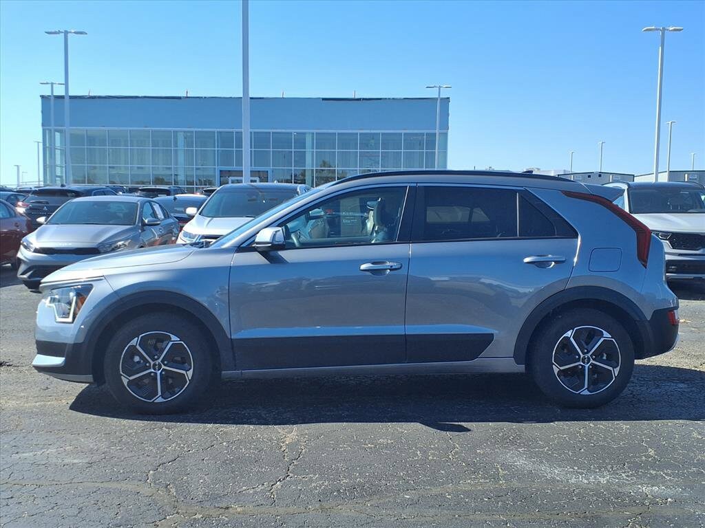 2023 Kia Niro EX photo 3