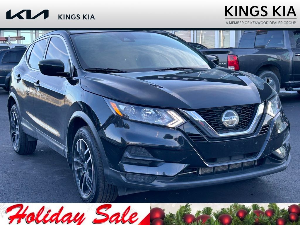 2022 Nissan Rogue Sport S's photo