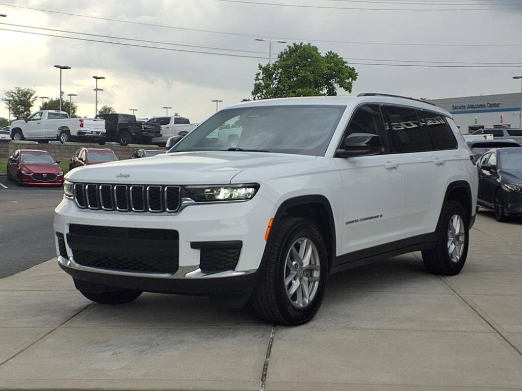 2022 Jeep Grand Cherokee Laredo photo 2