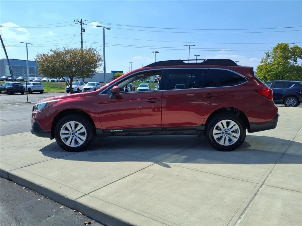 2018 Subaru Outback 2.5i Premium photo 3