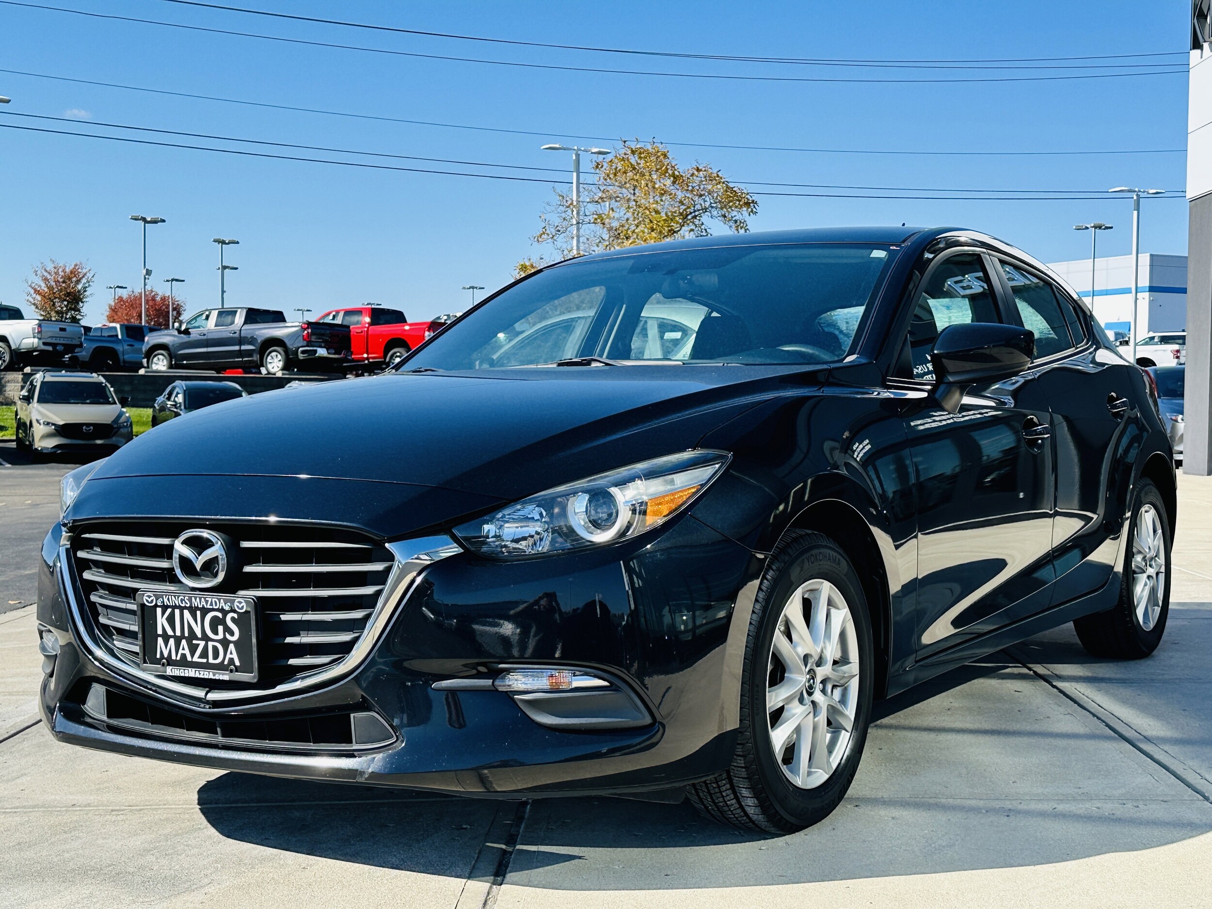 2017 Mazda Mazda3 Sport Hatchback photo 3