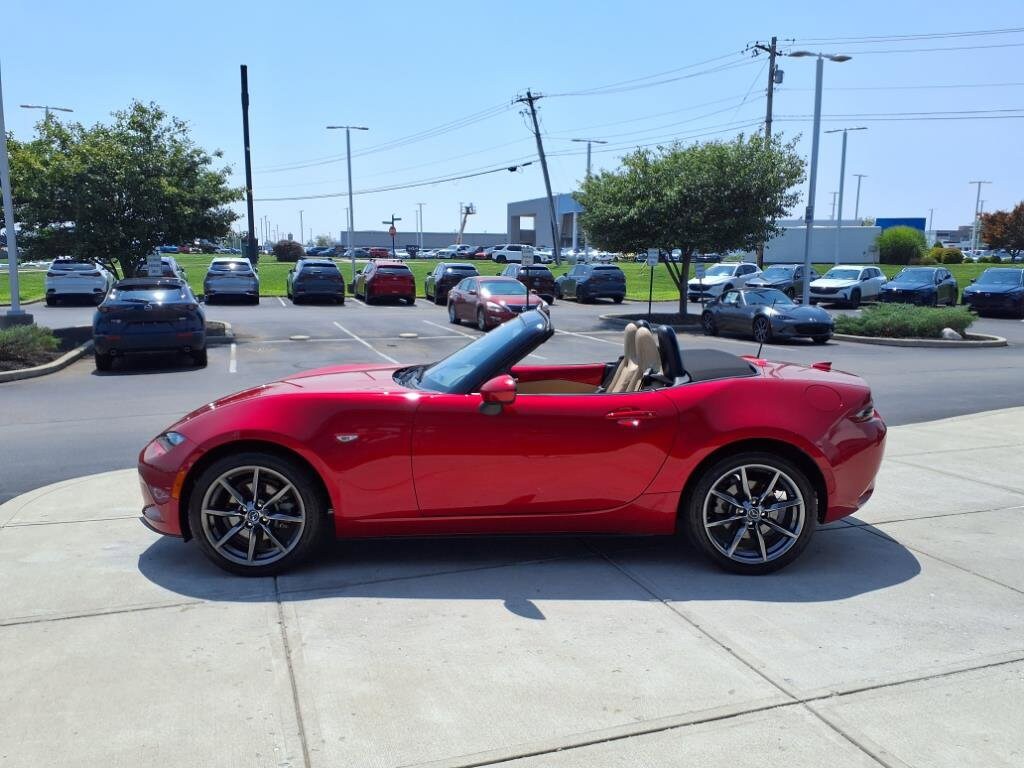 2016 Mazda MX-5 Miata Miata Grand Touring photo 3