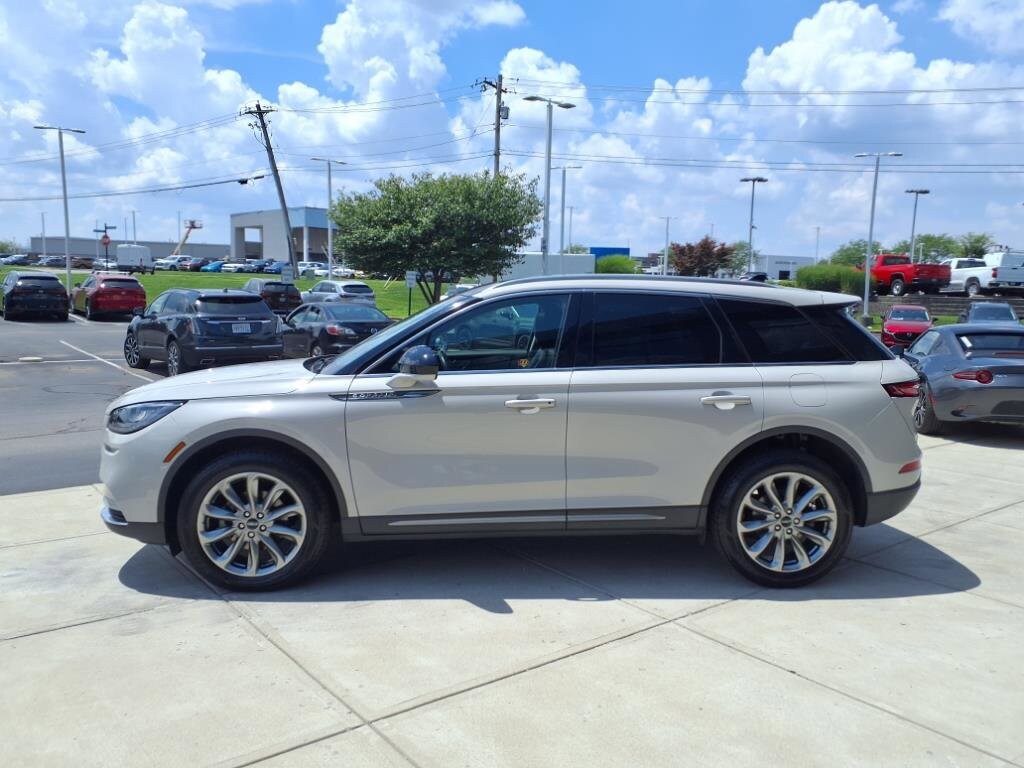 2022 Lincoln Corsair Standard photo 3