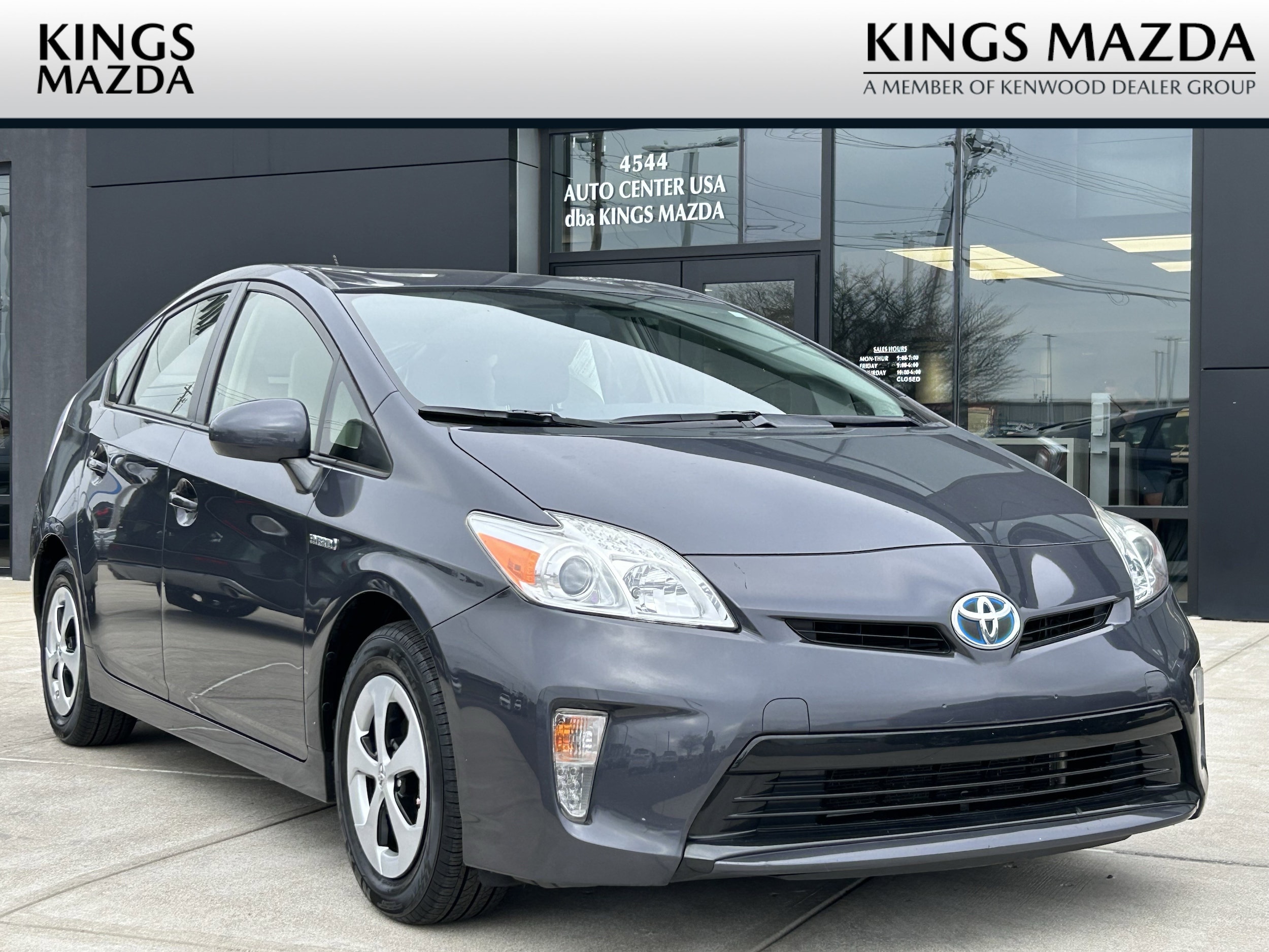 2015 Toyota Prius Two's photo