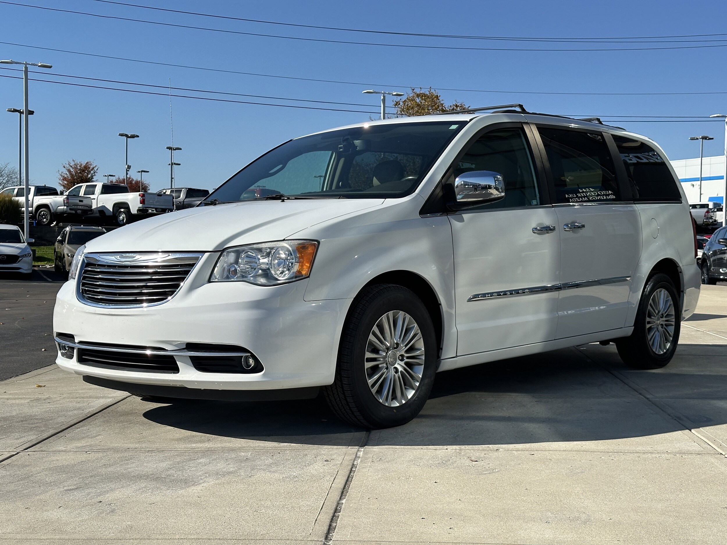 2015 Chrysler Town & Country photo 3