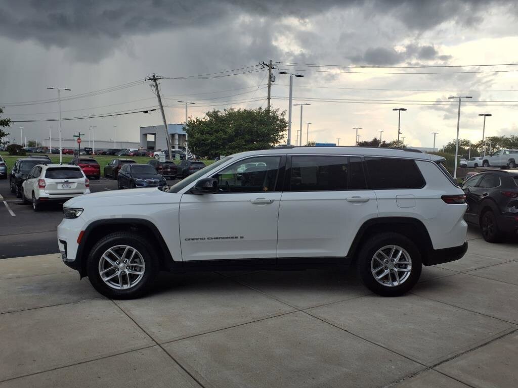 2022 Jeep Grand Cherokee Laredo photo 3