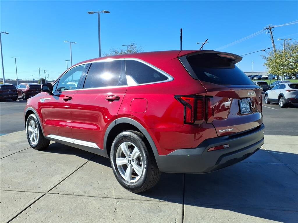 2023 Kia Sorento LX photo 3
