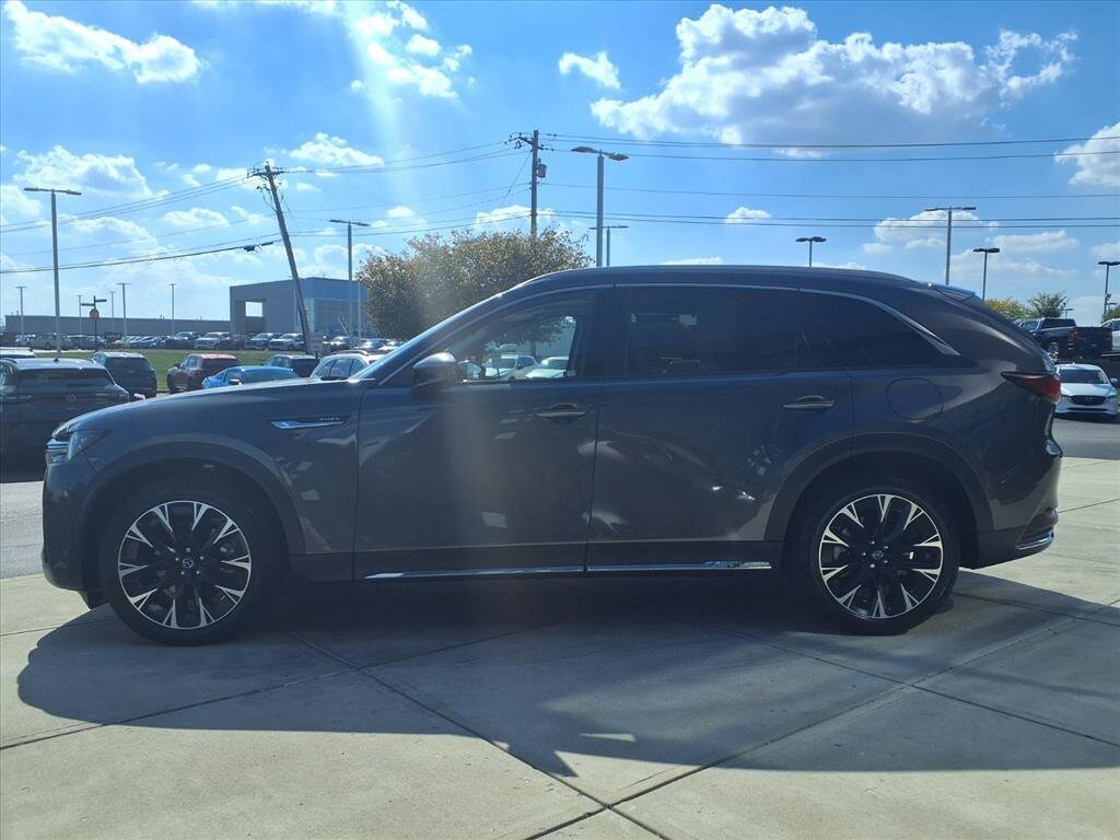 2024 Mazda CX-90 Premium photo 2